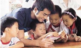 卓伟爆料慈善人设崩塌视频,卓伟揭露某明星慈善人设崩塌真相