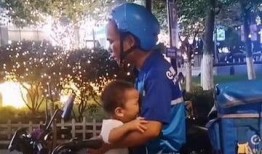 外卖小哥最新爆料带小孩,带娃送餐的酸甜苦辣