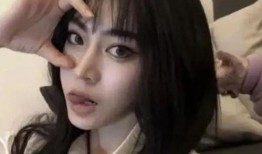 吃瓜女网红图片头像可爱,揭秘吃瓜女网红的可爱头像魅力”