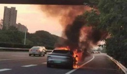 小鹏自燃爆料视频播放下载,视频播放下载背后的真相揭秘