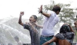 明星爆料泼水场面视频,惊曝泼水场面视频，背后真相令人震惊