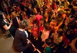 《舞会》在线观看影音,一场跨越时空的浪漫邂逅