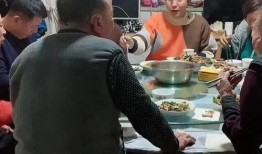 娱乐场所吃大瓜